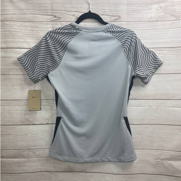 Nike Strike 2 Grey Soccer Jersey Women’s Size Small (CW3555-012) - Picture 6 of 10